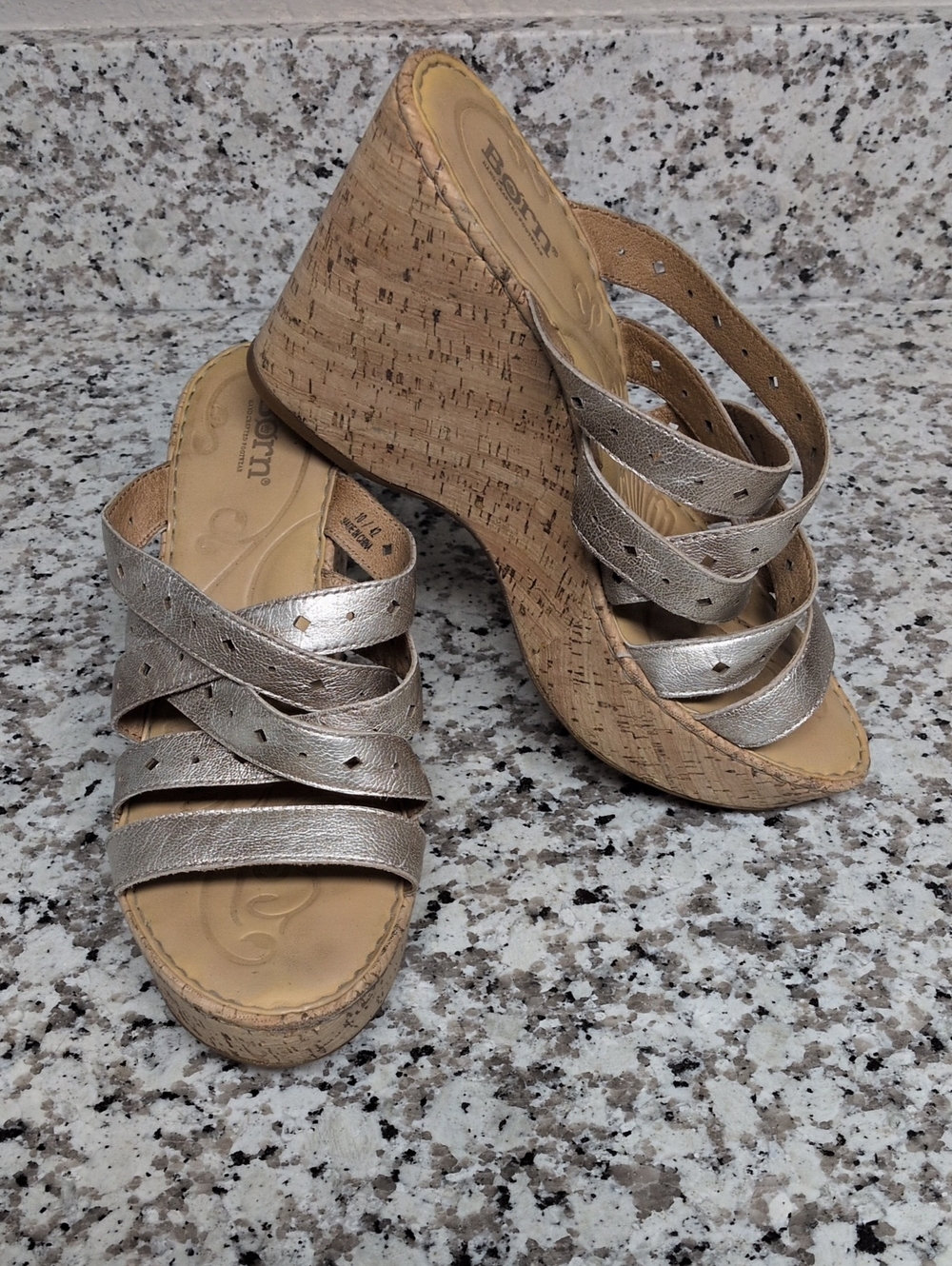 BORN Metallic Platinum Leather Wedges Sz 10/42 Silver
